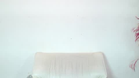 Snapshot of isabela_lux chatting on April 12, 1:43 am Isabella online show from April 12, 1:43 am