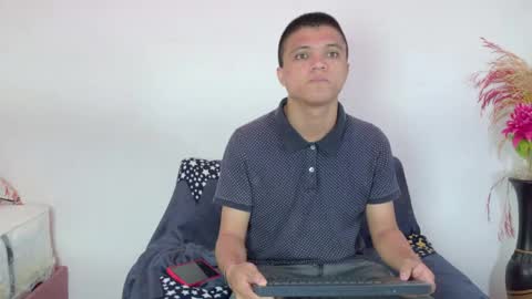 Snapshot of isabela_lux chatting on April 19, 2:33 am Isabella online show from April 19, 2:33 am