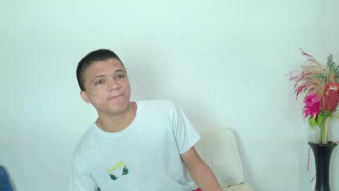 Snapshot of isabela_lux chatting on April 22, 2:03 am Isabella online show from April 22, 2:03 am