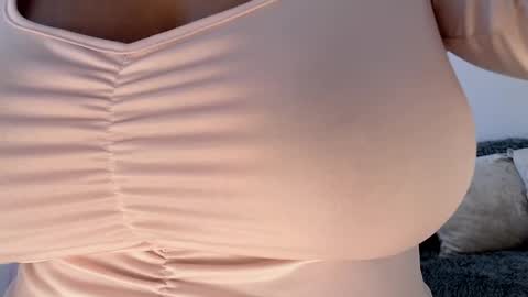 Snapshot of isabelateran chatting on May 6, 6:02 pm isabelateran online show from May 6, 6:02 pm