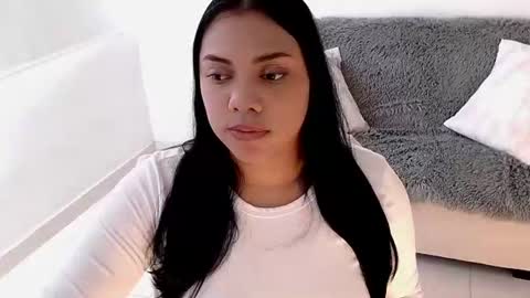 isabelateran online show from June 23, 7:01 pm