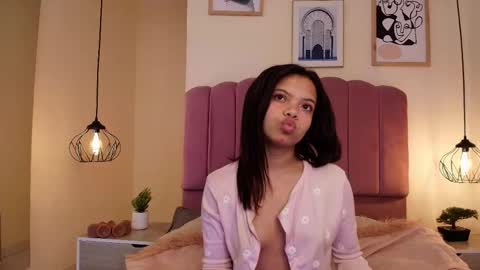 isabelgh_ online show from November 11, 3:28 am