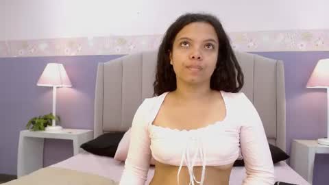 Snapshot of isabelgh_ chatting on June 12, 7:24 pm isabelgh_ online show from June 12, 7:24 pm