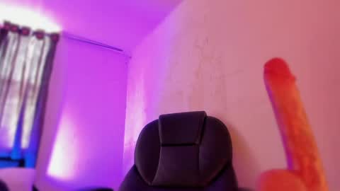 isabella online show from June 3, 2:33 pm