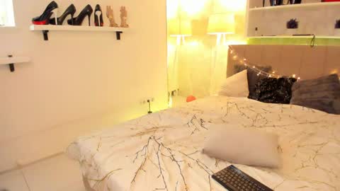 IsabelKiss online show from June 7, 7:23 am