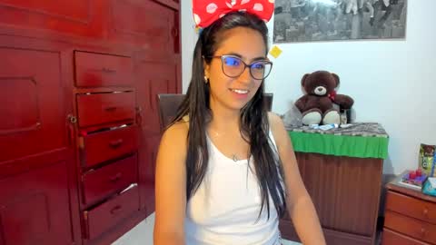Isabella22 1 online show from January 19, 4:22 am