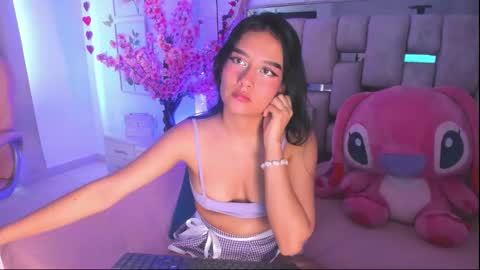 Snapshot of isabella_castillo_ chatting on March 10, 8:58 pm isabella_castillo_ online show from March 10, 8:58 pm