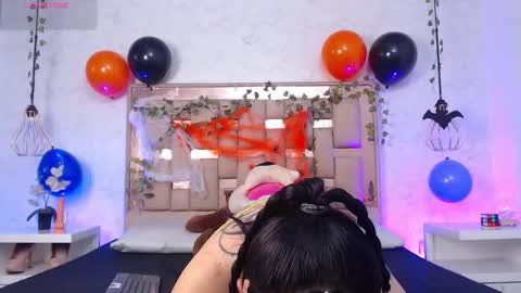 Isa Online 11pm to 5am Colombia time online show from October 25, 4:09 am