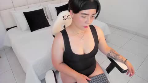 isabella_clarkk online show from March 11, 12:16 am