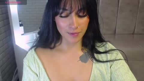 Snapshot of isabella_collen_v chatting on April 23, 1:57 pm Hi Stream 800am to 200pm online show from April 23, 1:57 pm