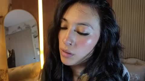 Snapshot of isabella_collen_v chatting on July 6, 8:00 pm Hi Stream 800am to 200pm online show from July 6, 8:00 pm
