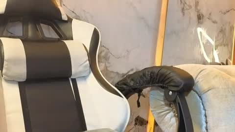 Snapshot of isabella_collen_v chatting on July 9, 1:59 pm Hi Stream 800am to 200pm online show from July 9, 1:59 pm