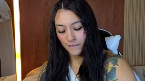 Snapshot of isabella_collen_v chatting on July 22, 1:14 pm Hi Stream 800am to 200pm online show from July 22, 1:14 pm