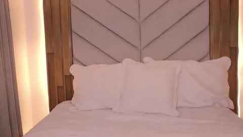 Snapshot of isabella_cox__ chatting on March 25, 6:52 am Isabella online show from March 25, 6:52 am