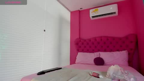 Isabella  online show from September 27, 6:46 pm