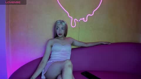 Isabella  online show from October 11, 7:01 pm