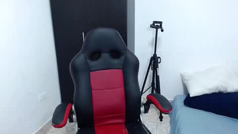 Snapshot of isabella_hots chatting on December 5, 10:44 am estefania online show from December 5, 10:44 am