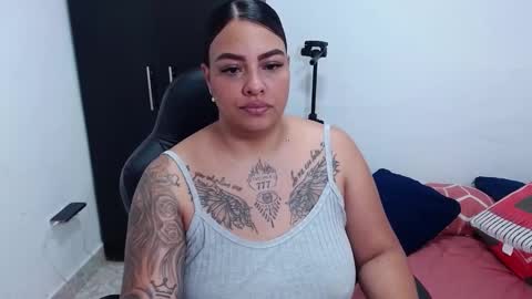 Snapshot of isabella_hots chatting on January 11, 11:56 am estefania online show from January 11, 11:56 am