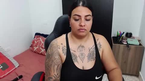 Snapshot of isabella_hots chatting on January 15, 10:17 am estefania online show from January 15, 10:17 am