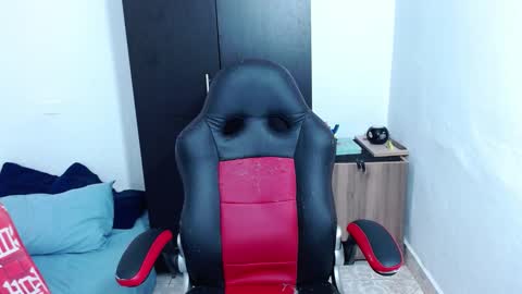 Snapshot of isabella_hots chatting on January 29, 10:37 am estefania online show from January 29, 10:37 am