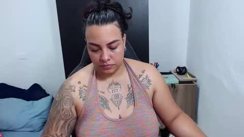 Snapshot of isabella_hots chatting on February 5, 10:51 am estefania online show from February 5, 10:51 am