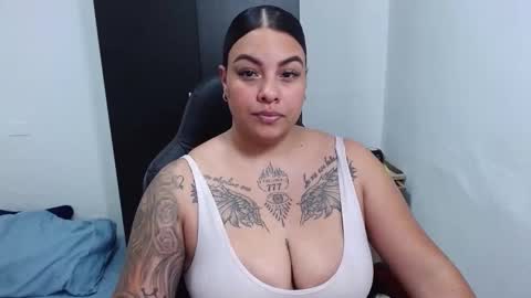 Snapshot of isabella_hots chatting on February 14, 9:13 am estefania online show from February 14, 9:13 am