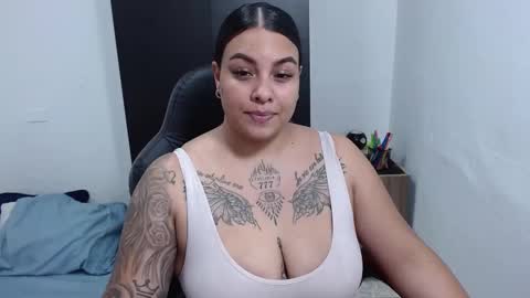 Snapshot of isabella_hots chatting on February 14, 3:36 pm estefania online show from February 14, 3:36 pm