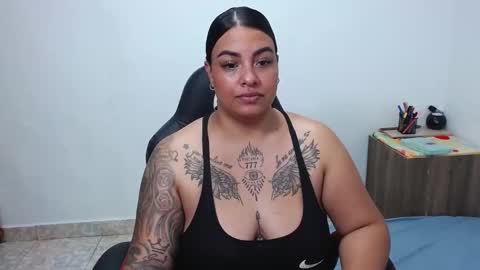 Snapshot of isabella_hots chatting on February 22, 9:34 am estefania online show from February 22, 9:34 am