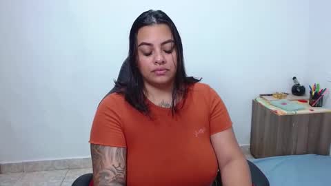 Snapshot of isabella_hots chatting on February 28, 10:30 am estefania online show from February 28, 10:30 am