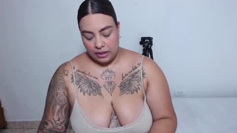 Snapshot of isabella_hots chatting on November 14, 12:20 am estefania online show from November 14, 12:20 am