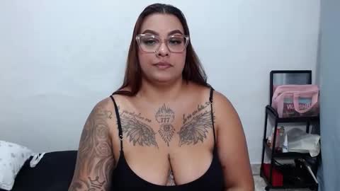 Snapshot of isabella_hots chatting on February 19, 2:13 pm estefania online show from February 19, 2:13 pm