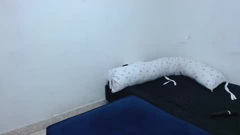 Snapshot of isabella_hots chatting on March 4, 2:01 pm estefania online show from March 4, 2:01 pm