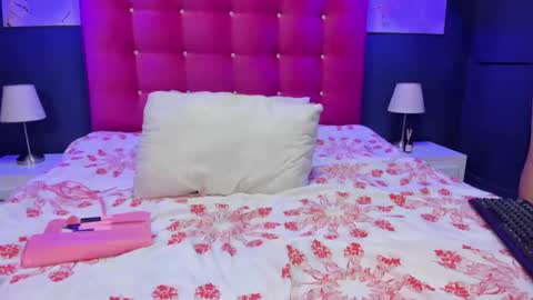 isabella lovestory online show from December 15, 8:57 pm