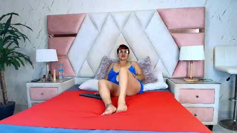 Snapshot of isabella_luxet chatting on May 21, 5:42 pm isabella_luxet online show from May 21, 5:42 pm