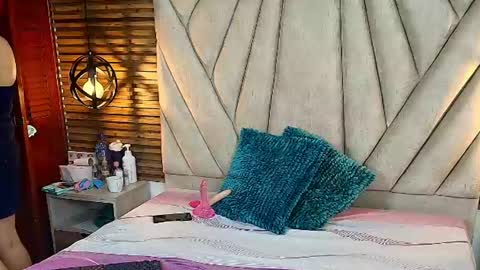 isabella_luxet online show from July 16, 12:11 pm