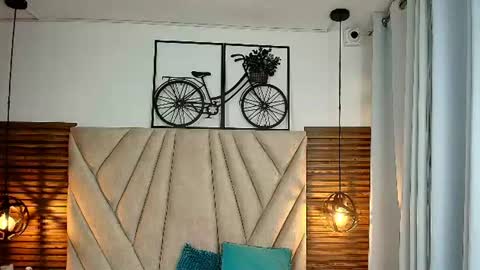 isabella_luxet online show from July 22, 12:08 pm