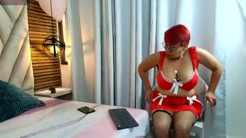isabella_luxet online show from July 28, 12:48 pm