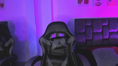 Snapshot of isabella_moon9 chatting on April 6, 12:17 pm Isabella Moon9 online show from April 6, 12:17 pm