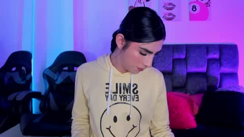 Snapshot of isabella_moon9 chatting on April 7, 12:27 pm Isabella Moon9 online show from April 7, 12:27 pm