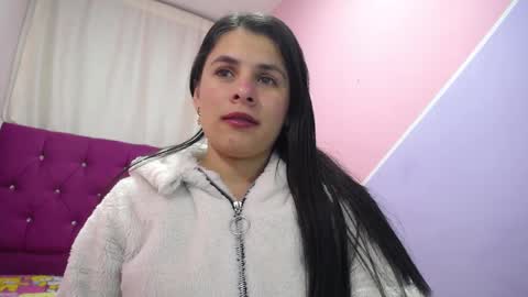 Snapshot of isabella_nice_ chatting on December 7, 1:58 am abby online show from December 7, 1:58 am