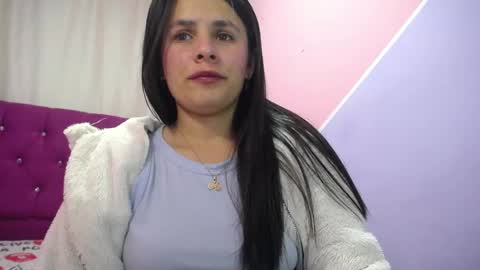 Snapshot of isabella_nice_ chatting on December 20, 1:58 am abby online show from December 20, 1:58 am