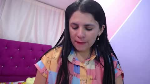 Snapshot of isabella_nice_ chatting on January 7, 1:59 am abby online show from January 7, 1:59 am