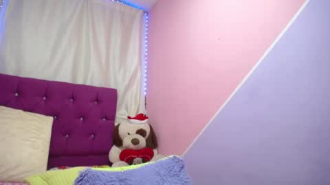 Snapshot of isabella_nice_ chatting on January 13, 2:07 am abby online show from January 13, 2:07 am