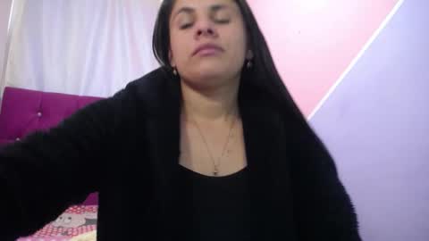 Snapshot of isabella_nice_ chatting on October 22, 4:40 pm abby online show from October 22, 4:40 pm