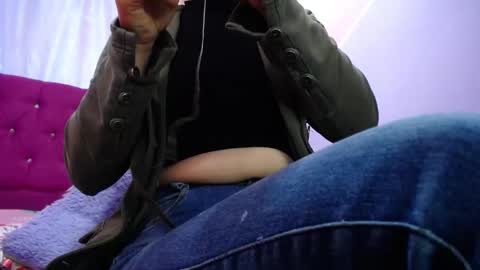 Snapshot of isabella_nice_ chatting on November 10, 2:49 pm abby online show from November 10, 2:49 pm