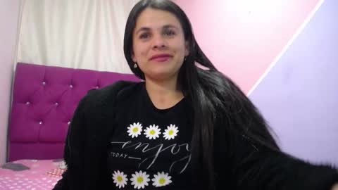 Snapshot of isabella_nice_ chatting on December 4, 4:33 am abby online show from December 4, 4:33 am