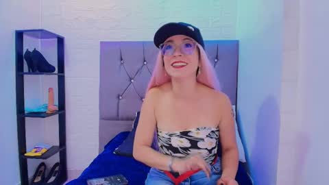 Isabella online show from June 9, 7:03 pm
