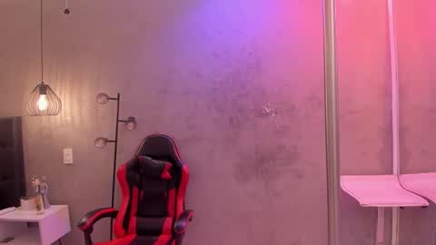 Isabella Nowa online show from February 7, 12:20 pm