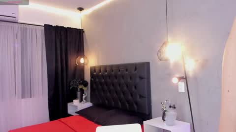 Isabella Nowa online show from March 13, 11:50 am