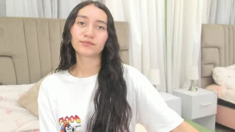 Isabella Nowa online show from April 10, 11:48 am